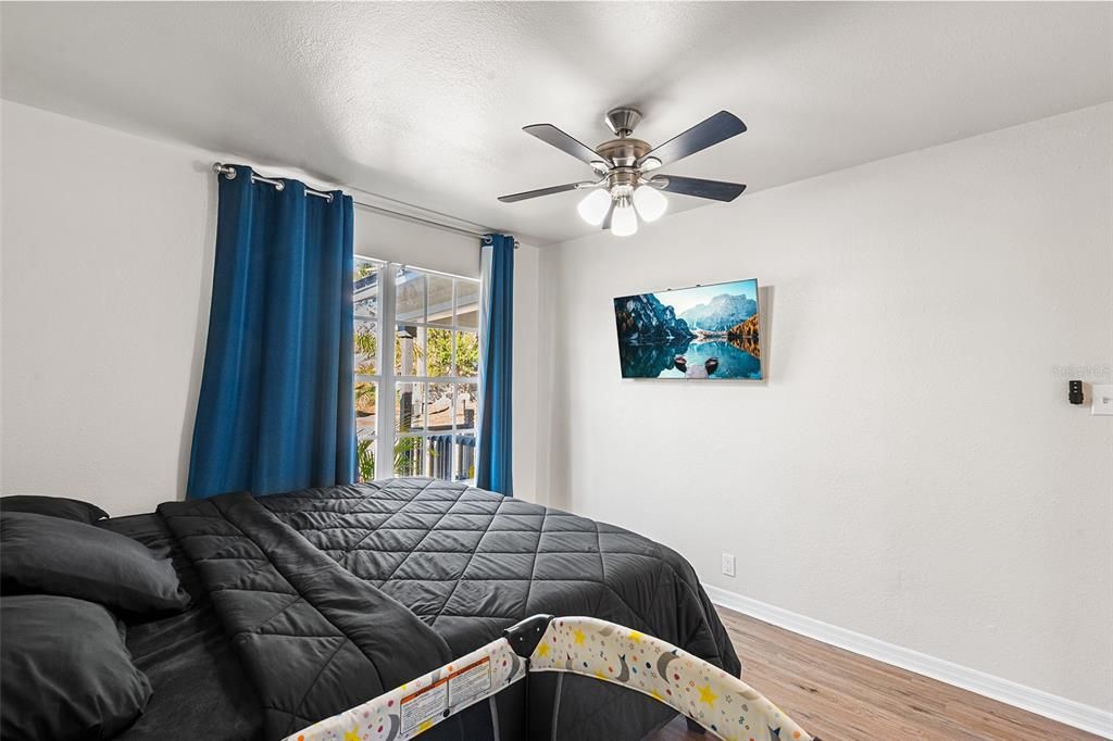 Active With Contract: $206,000 (2 beds, 1 baths, 848 Square Feet)