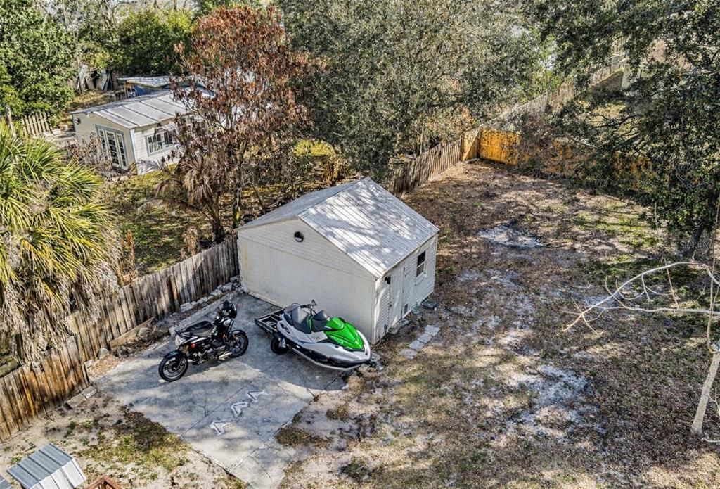 Active With Contract: $206,000 (2 beds, 1 baths, 848 Square Feet)