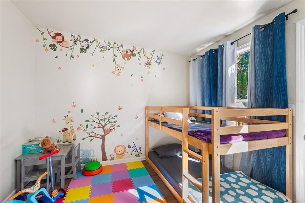 Active With Contract: $206,000 (2 beds, 1 baths, 848 Square Feet)