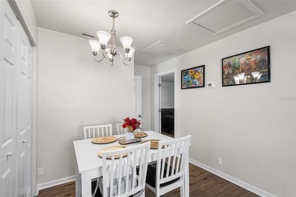 Active With Contract: $206,000 (2 beds, 1 baths, 848 Square Feet)