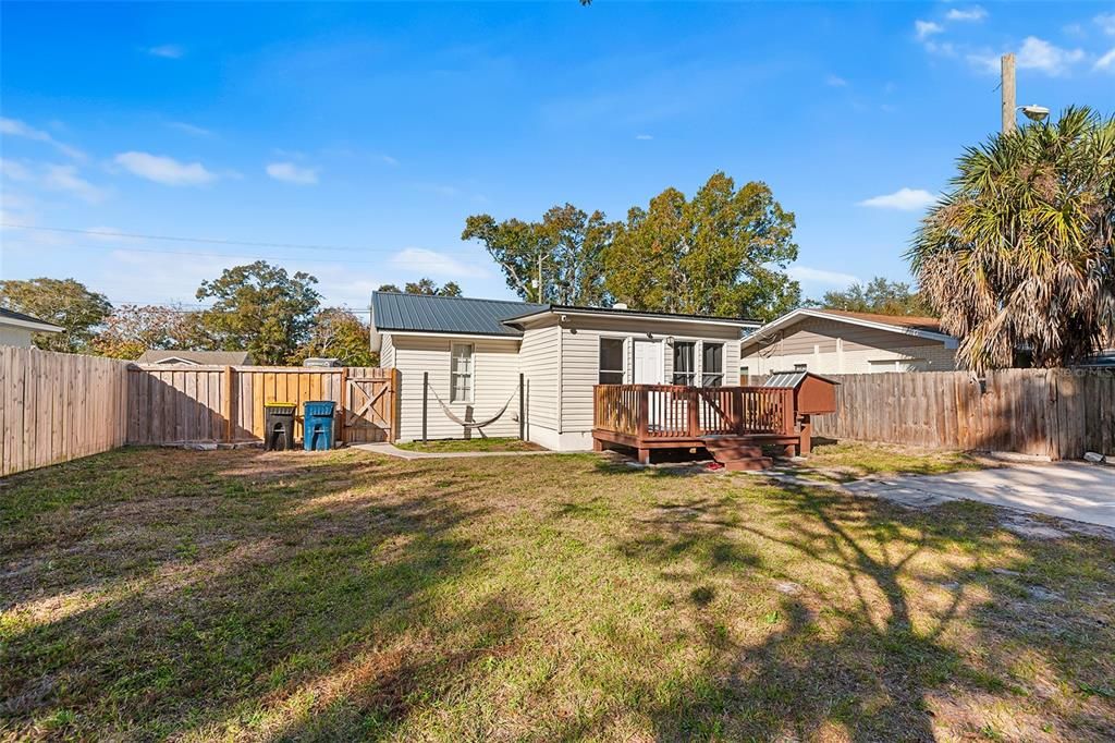 Active With Contract: $206,000 (2 beds, 1 baths, 848 Square Feet)