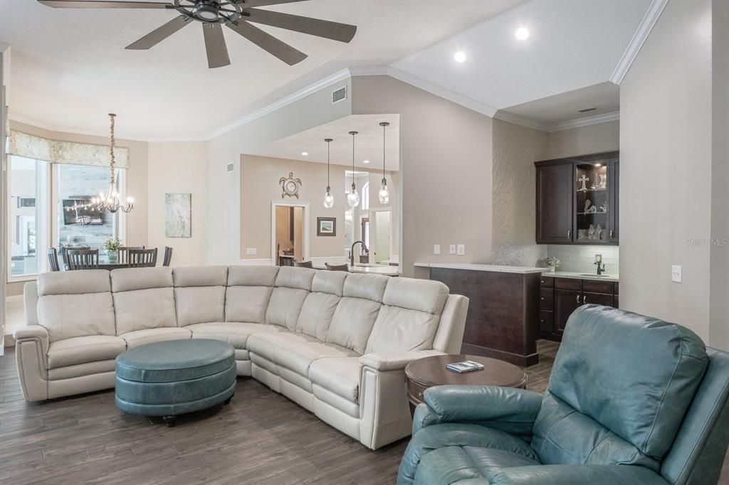 For Sale: $1,199,900 (5 beds, 3 baths, 4246 Square Feet)