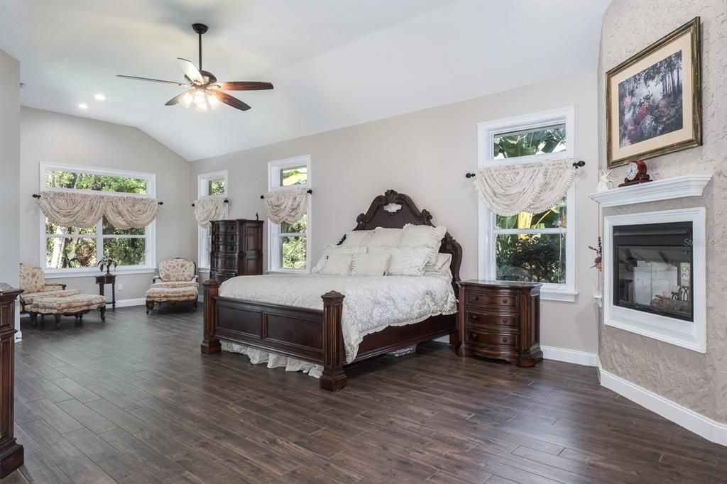 For Sale: $1,199,900 (5 beds, 3 baths, 4246 Square Feet)