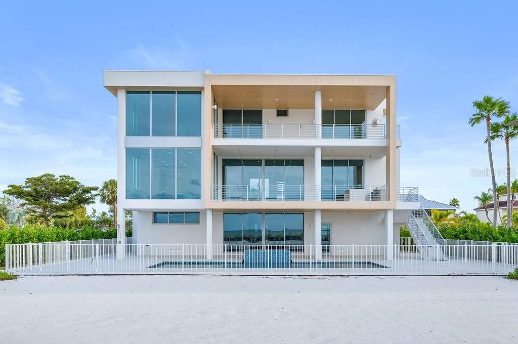 For Sale: $13,995,000 (4 beds, 4 baths, 6616 Square Feet)