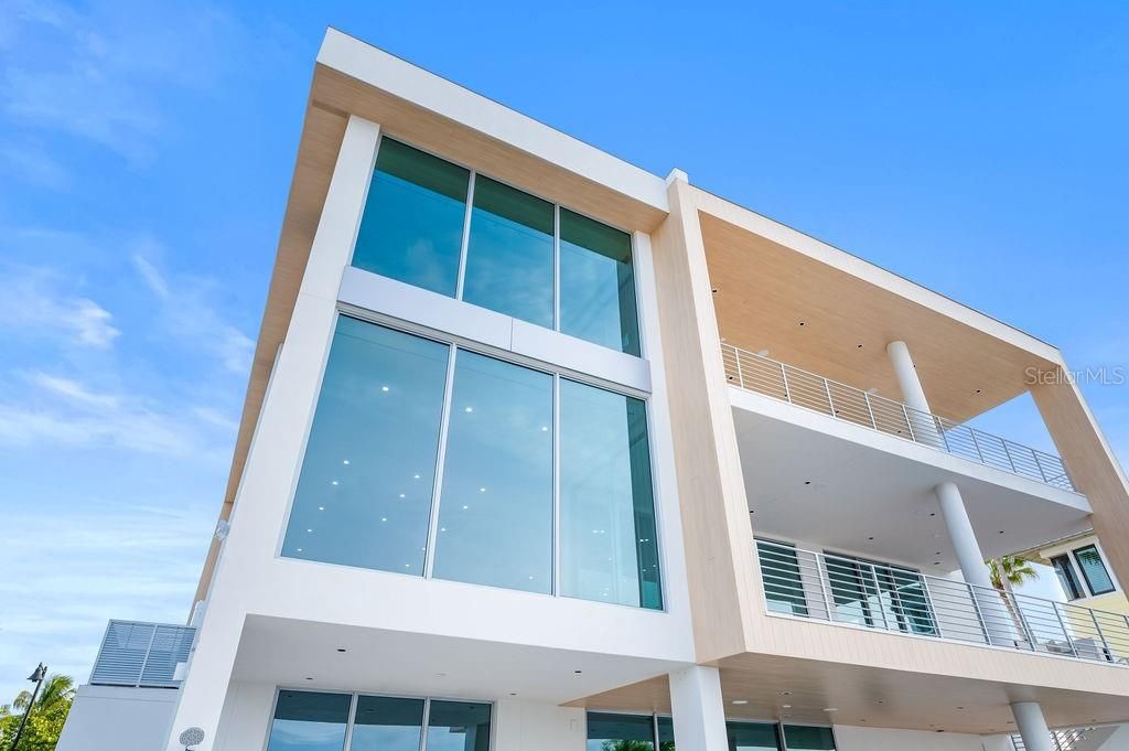 For Sale: $13,995,000 (4 beds, 4 baths, 6616 Square Feet)