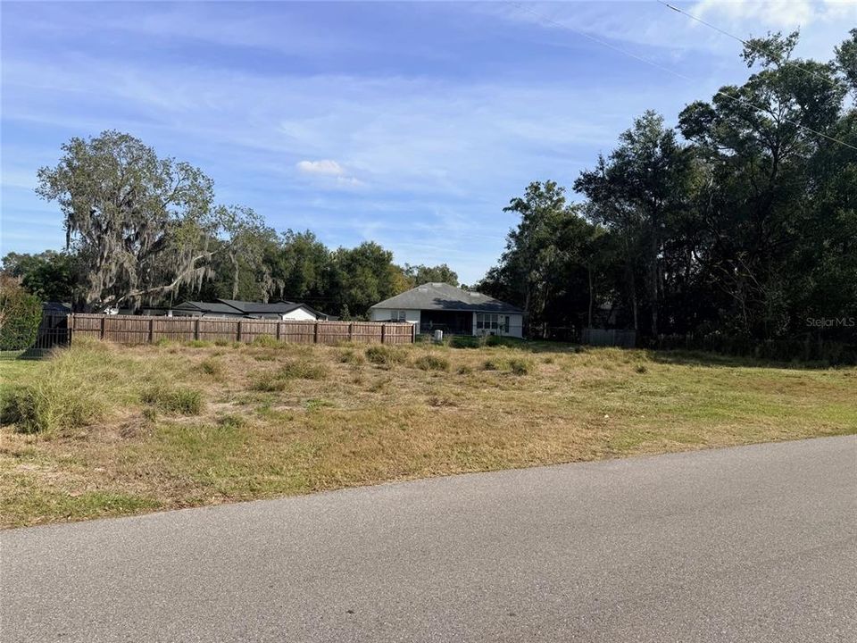 待售: $350,000 (0.35 acres)