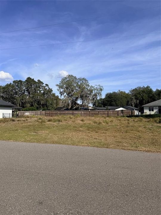 待售: $350,000 (0.35 acres)