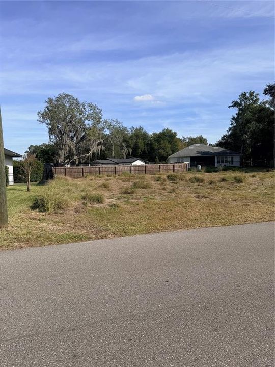 待售: $350,000 (0.35 acres)