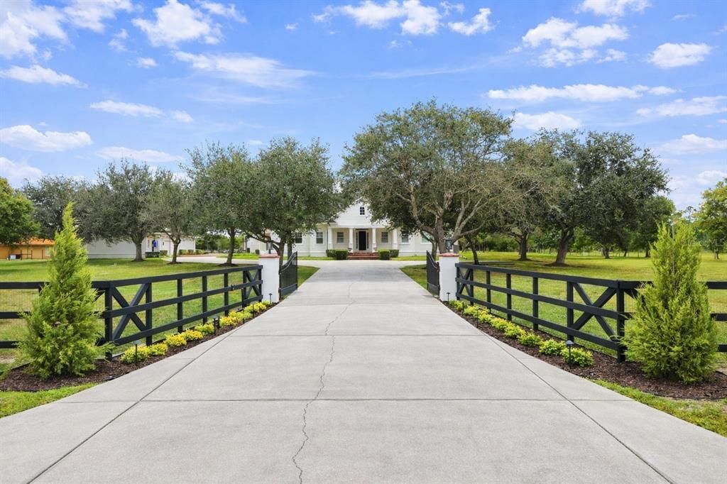 For Sale: $3,750,000 (5 beds, 4 baths, 7662 Square Feet)