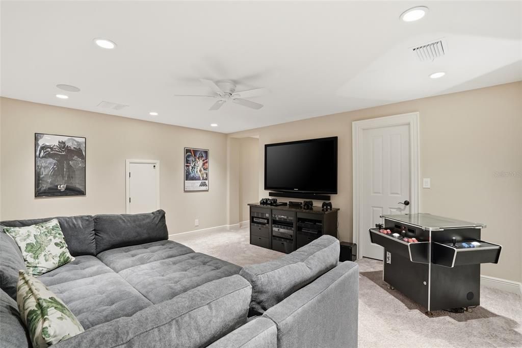 For Sale: $3,750,000 (5 beds, 4 baths, 7662 Square Feet)
