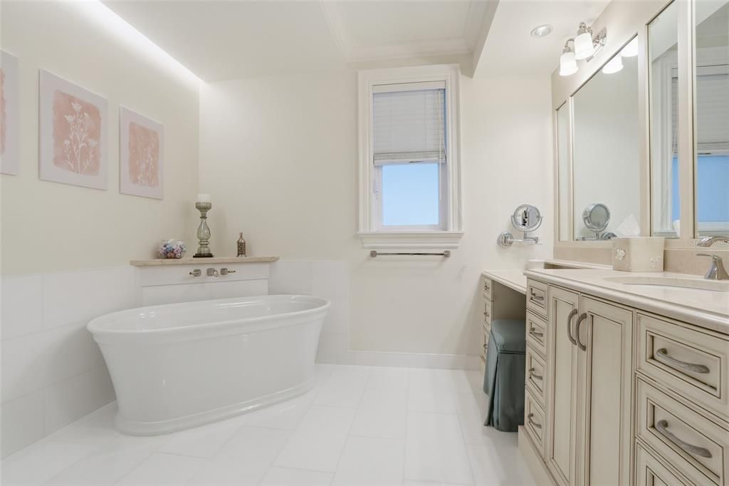 For Sale: $3,750,000 (5 beds, 4 baths, 7662 Square Feet)