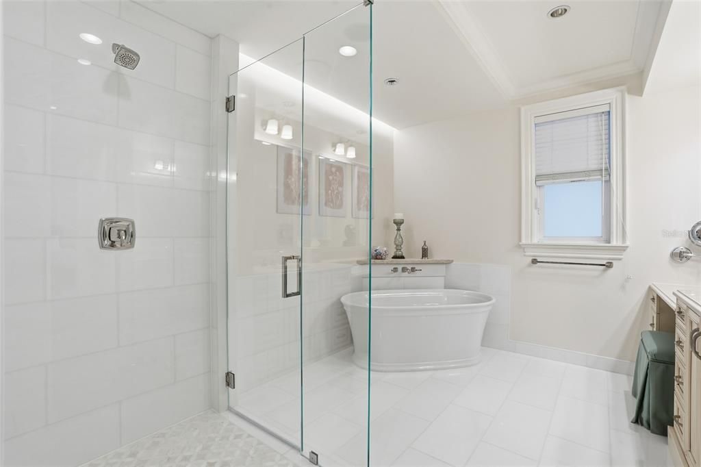 For Sale: $3,750,000 (5 beds, 4 baths, 7662 Square Feet)