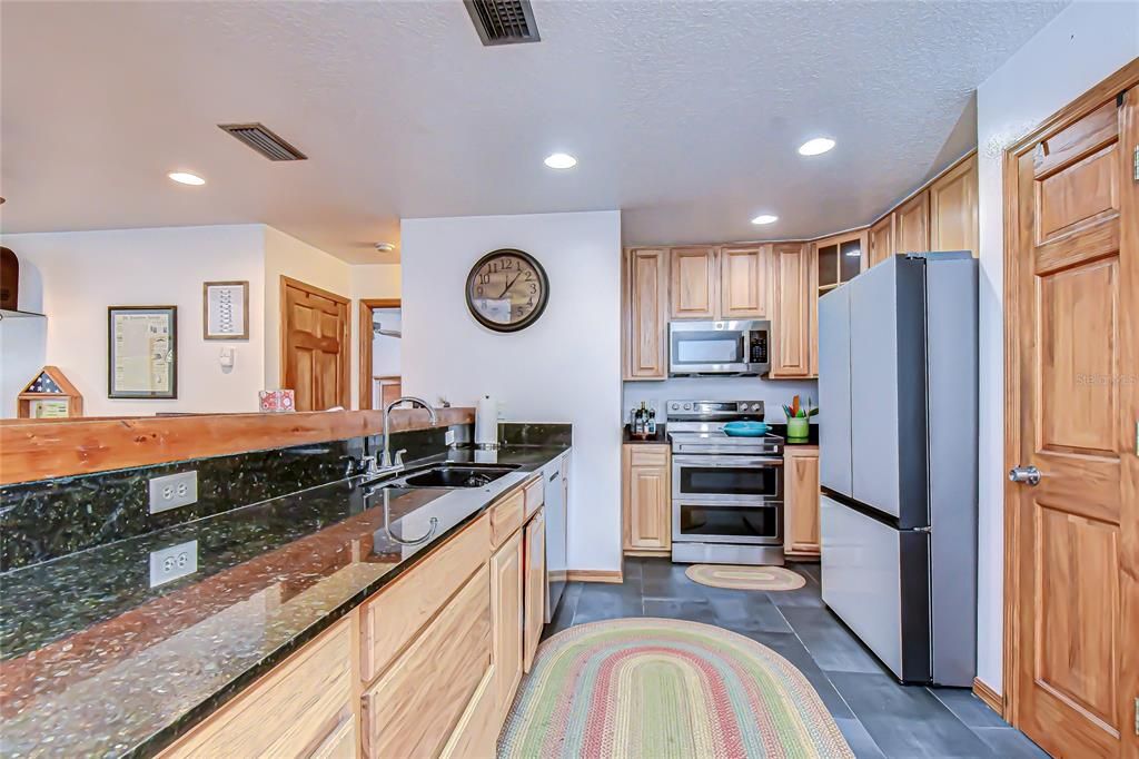 For Sale: $899,000 (3 beds, 3 baths, 2348 Square Feet)