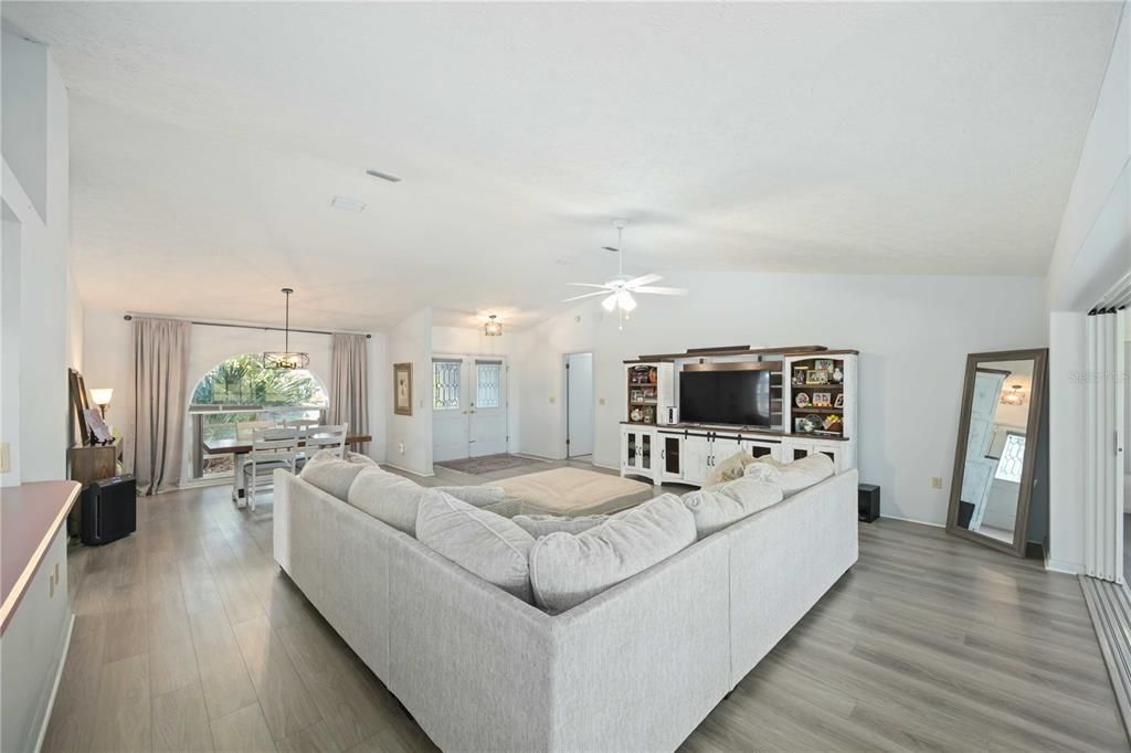 For Sale: $369,999 (3 beds, 2 baths, 2236 Square Feet)