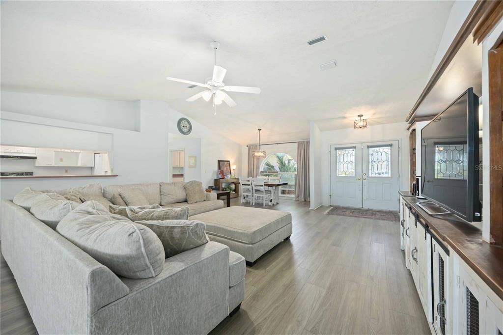 For Sale: $369,999 (3 beds, 2 baths, 2236 Square Feet)