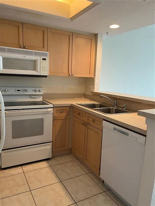 En Venta: $450,000 (3 camas, 3 baños, 1834 Pies cuadrados)