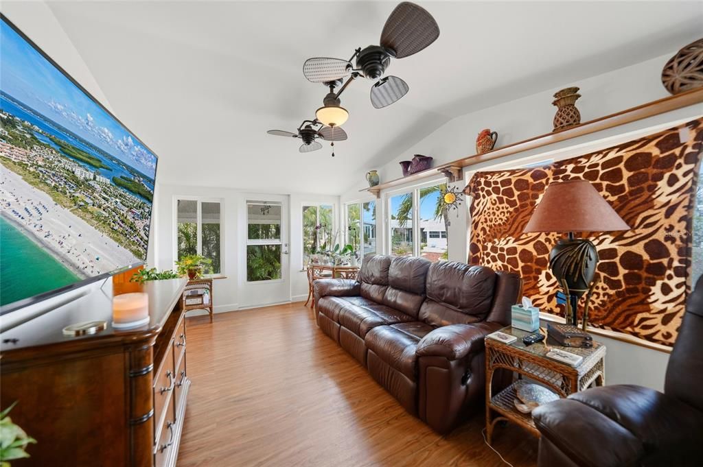 Activo con contrato: $169,900 (2 camas, 2 baños, 1256 Pies cuadrados)