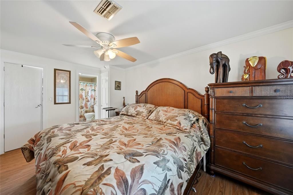Activo con contrato: $169,900 (2 camas, 2 baños, 1256 Pies cuadrados)