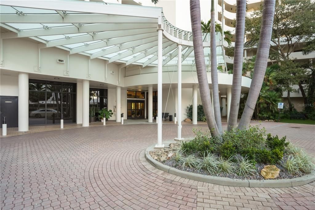 Active With Contract: $1,375,000 (2 beds, 2 baths, 1629 Square Feet)