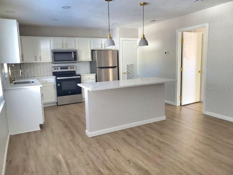 For Rent: $1,200 (1 beds, 1 baths, 850 Square Feet)
