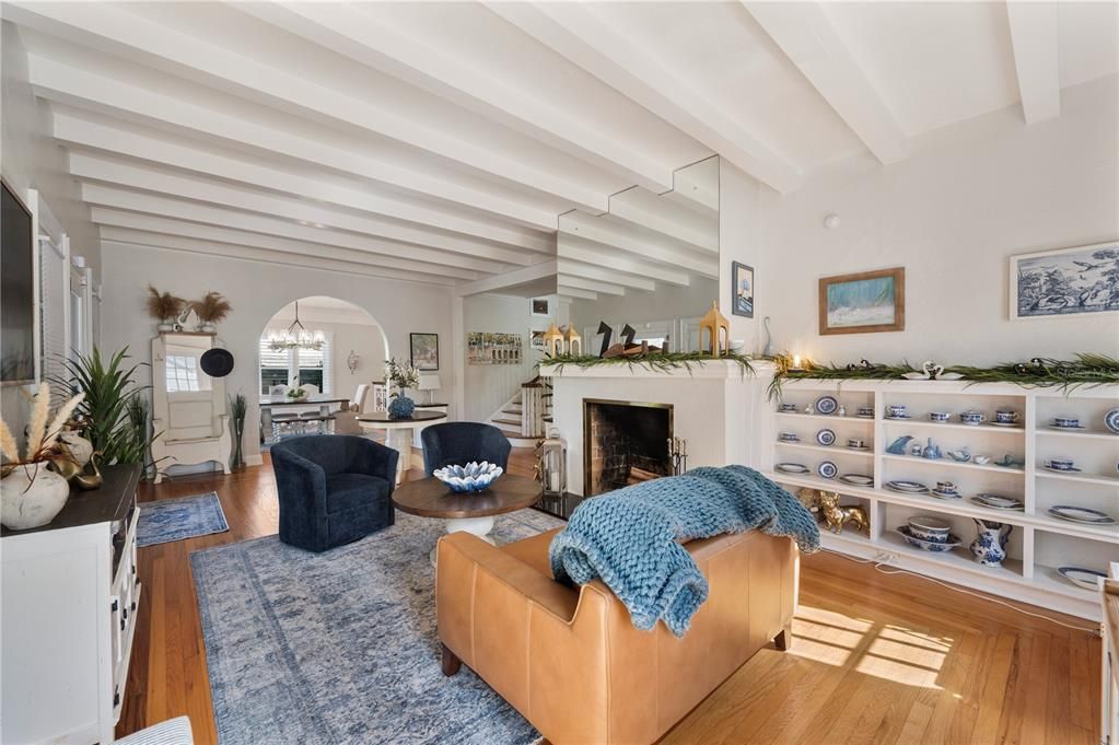 На продажу: $899,900 (4 спален, 4 ванн, 4558 Квадратных фут)