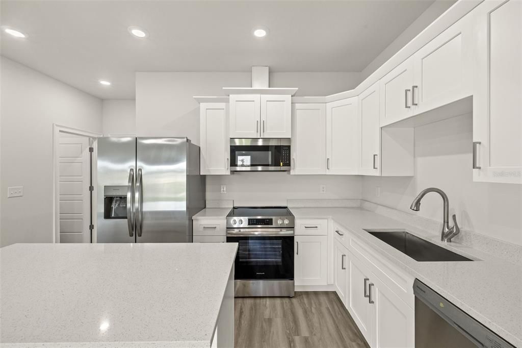 For Rent: $2,500 (3 beds, 2 baths, 1265 Square Feet)