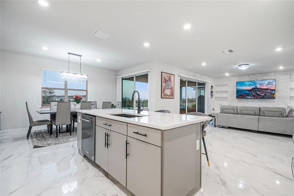 En Venta: $999,000 (5 camas, 4 baños, 3777 Pies cuadrados)