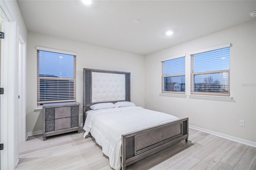 En Venta: $999,000 (5 camas, 4 baños, 3777 Pies cuadrados)