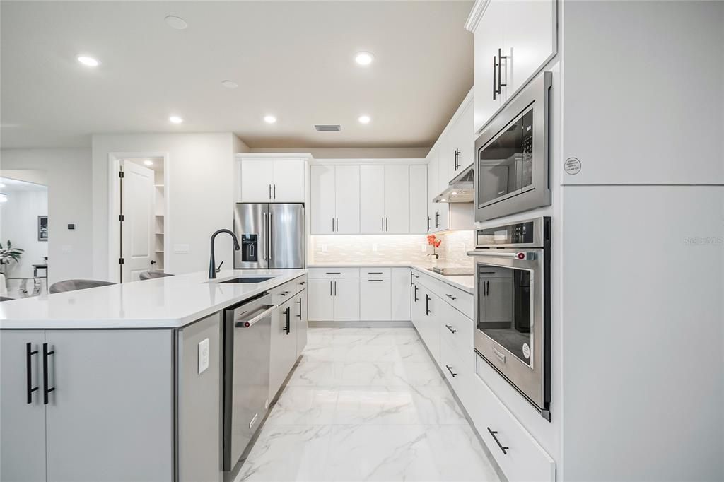 En Venta: $999,000 (5 camas, 4 baños, 3777 Pies cuadrados)