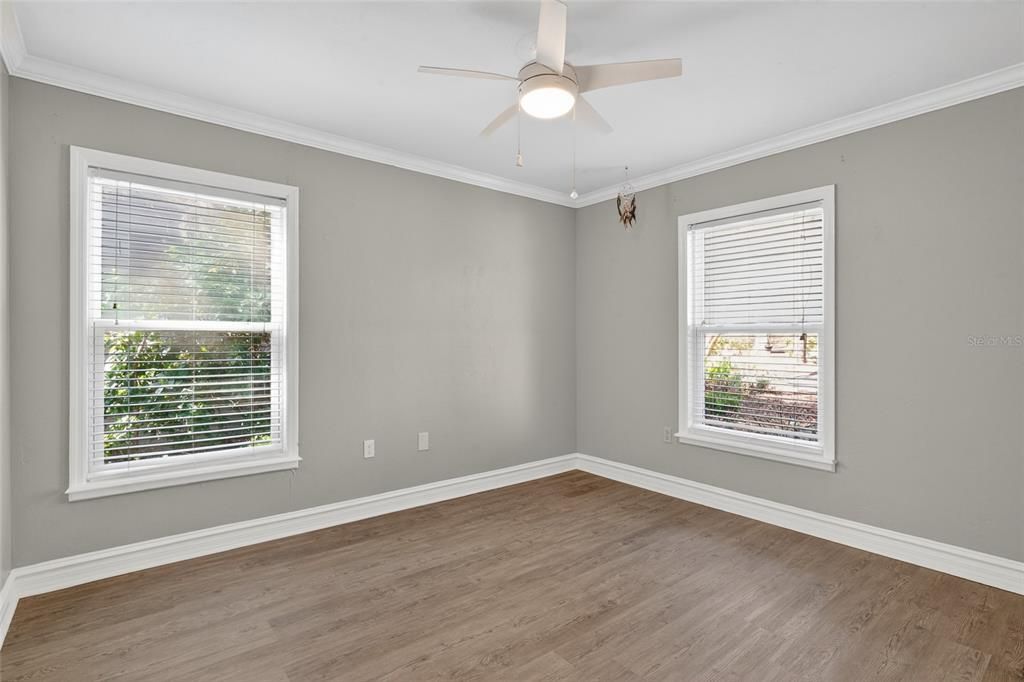 Под контрактом: $264,900 (2 спален, 2 ванн, 1101 Квадратных фут)