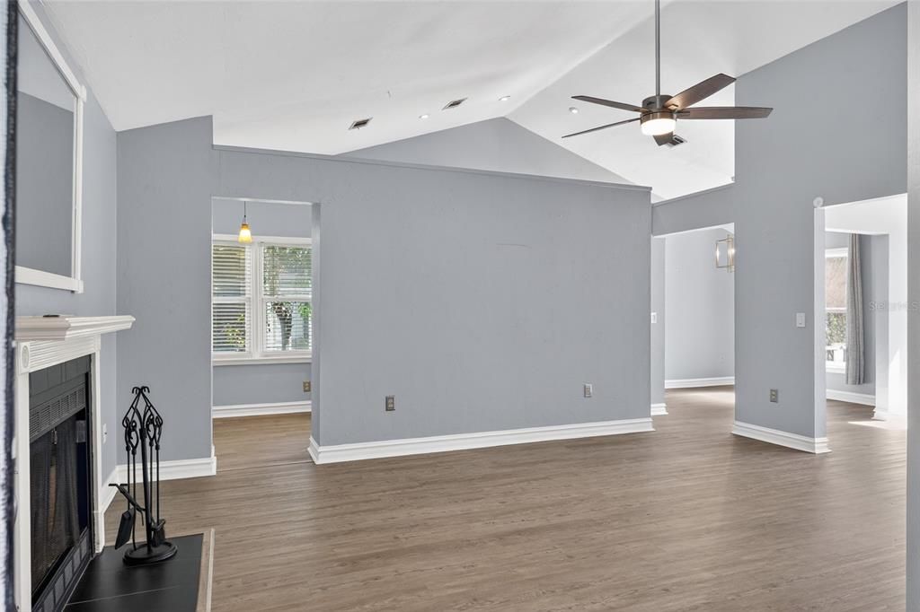 Под контрактом: $264,900 (2 спален, 2 ванн, 1101 Квадратных фут)