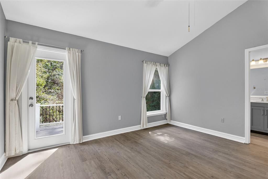 Под контрактом: $264,900 (2 спален, 2 ванн, 1101 Квадратных фут)