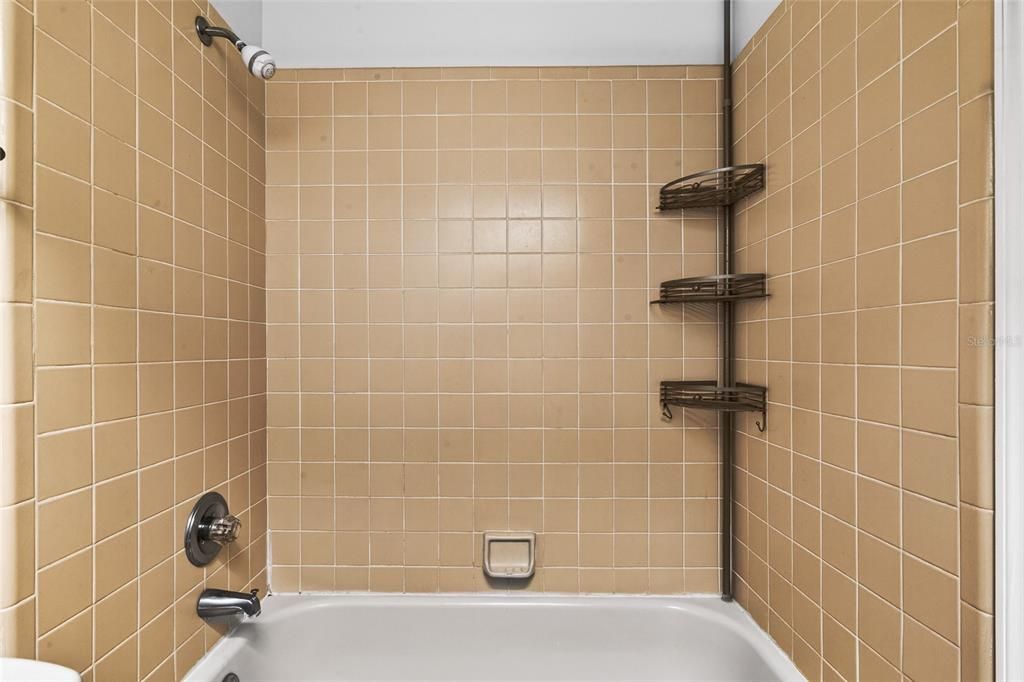 Под контрактом: $264,900 (2 спален, 2 ванн, 1101 Квадратных фут)