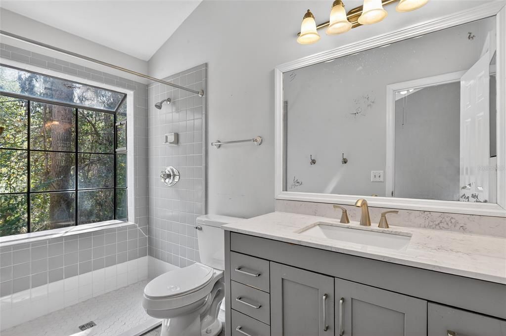 Под контрактом: $264,900 (2 спален, 2 ванн, 1101 Квадратных фут)