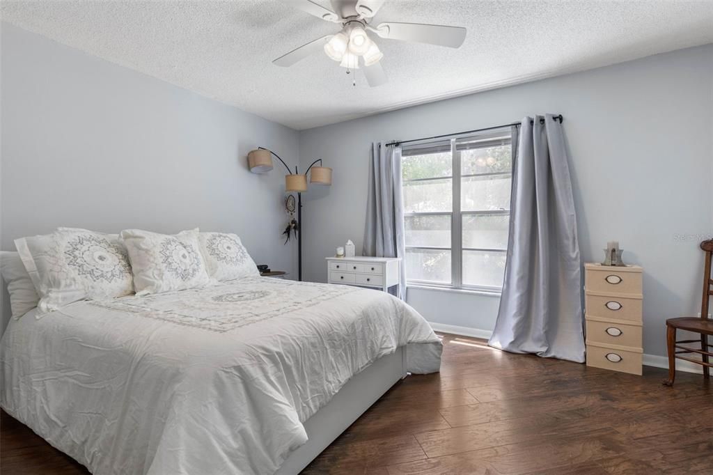 На продажу: $144,900 (2 спален, 2 ванн, 932 Квадратных фут)