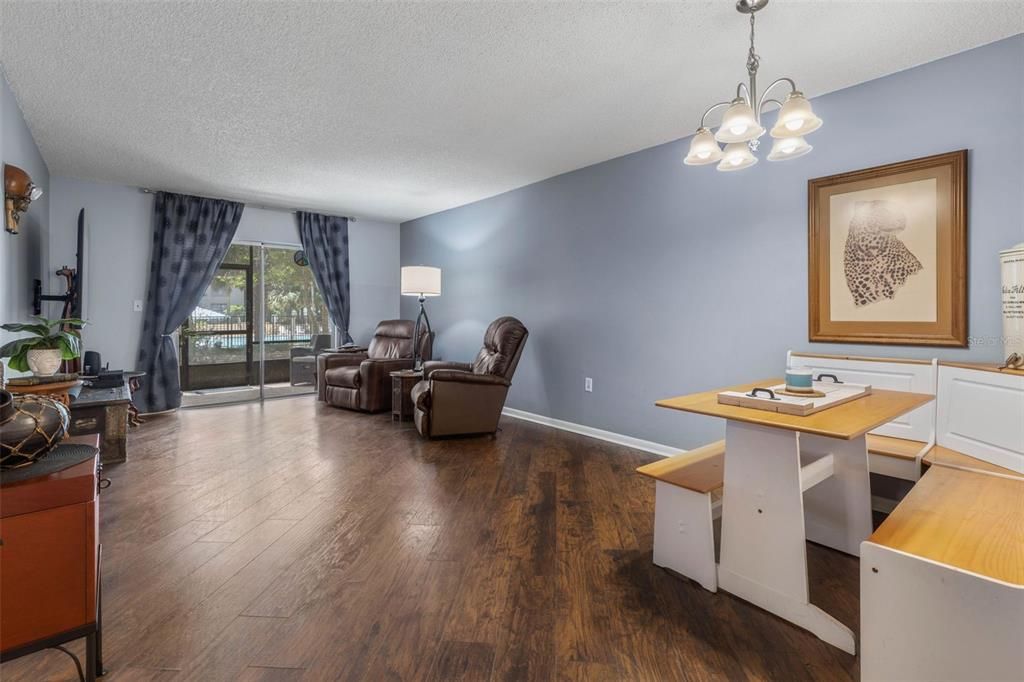 На продажу: $144,900 (2 спален, 2 ванн, 932 Квадратных фут)