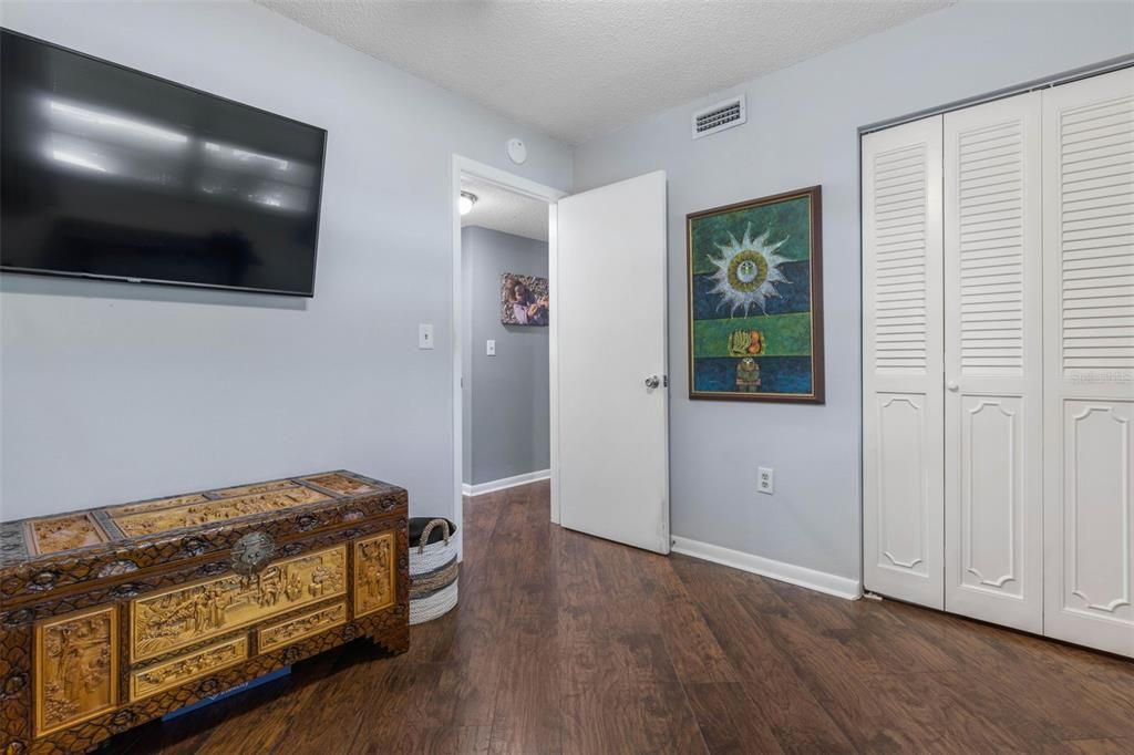 На продажу: $144,900 (2 спален, 2 ванн, 932 Квадратных фут)