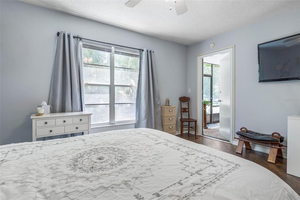 На продажу: $144,900 (2 спален, 2 ванн, 932 Квадратных фут)