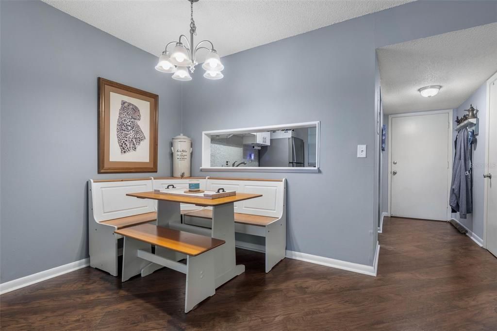 На продажу: $144,900 (2 спален, 2 ванн, 932 Квадратных фут)