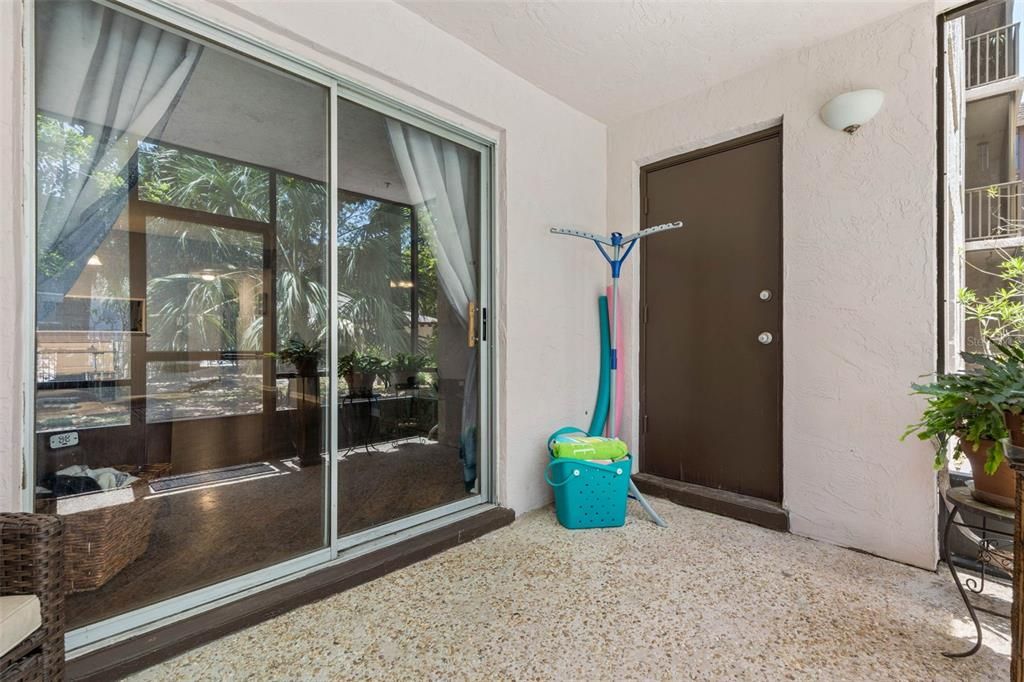 На продажу: $144,900 (2 спален, 2 ванн, 932 Квадратных фут)