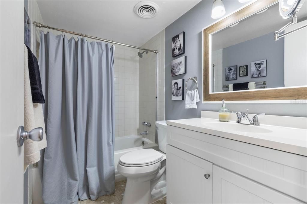 На продажу: $144,900 (2 спален, 2 ванн, 932 Квадратных фут)