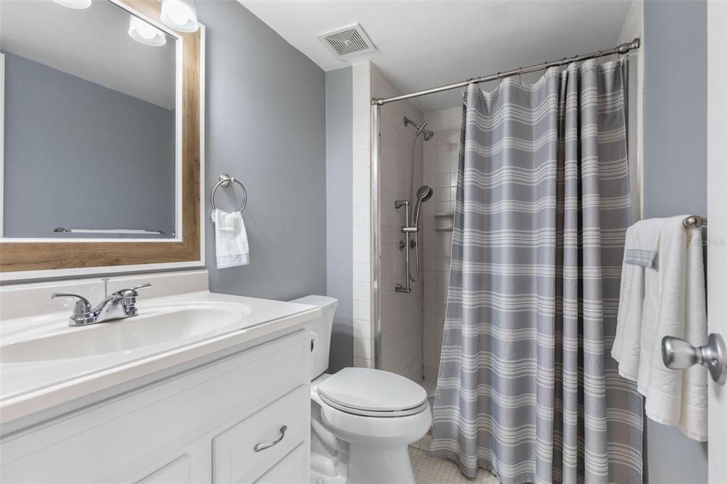 На продажу: $144,900 (2 спален, 2 ванн, 932 Квадратных фут)