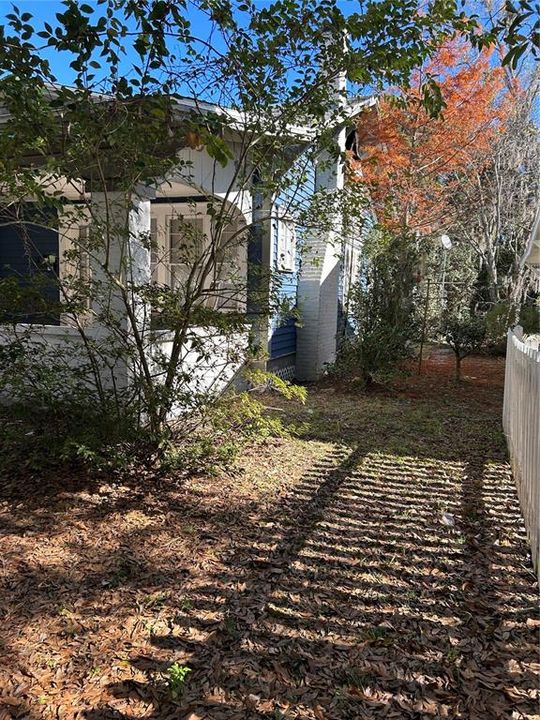 Active With Contract: $290,000 (3 beds, 1 baths, 1134 Square Feet)