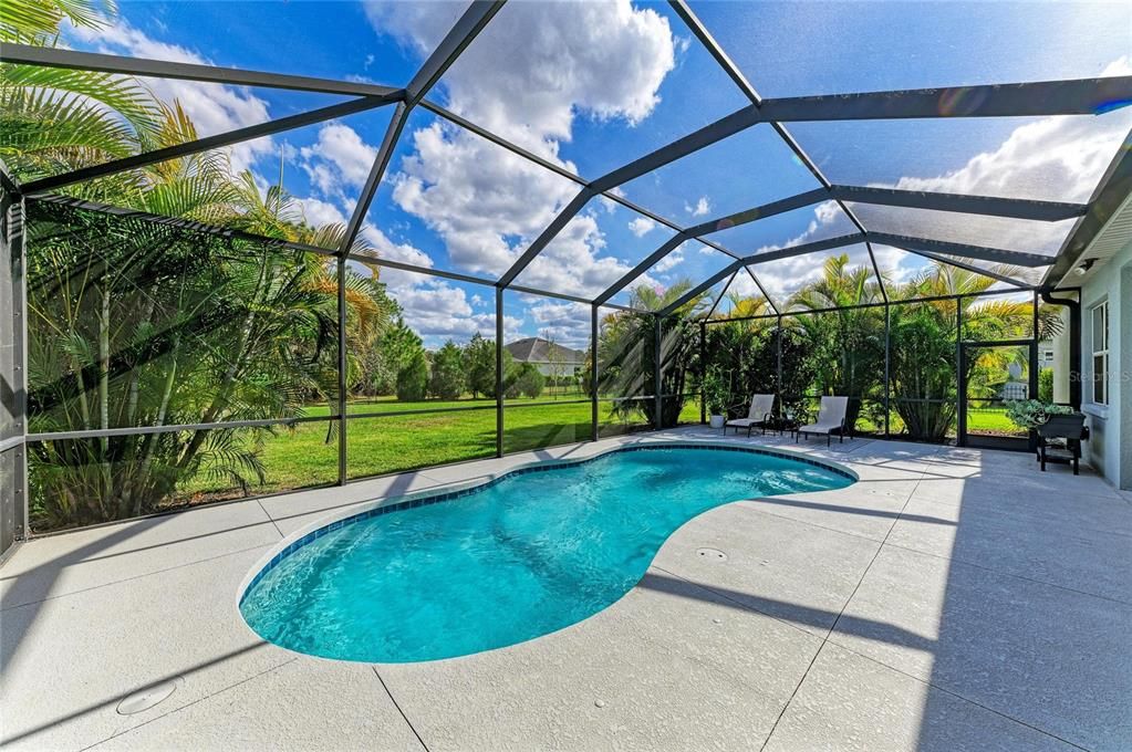 Activo con contrato: $699,000 (3 camas, 2 baños, 2395 Pies cuadrados)