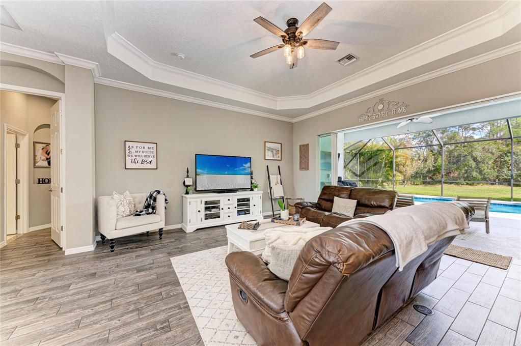Activo con contrato: $699,000 (3 camas, 2 baños, 2395 Pies cuadrados)