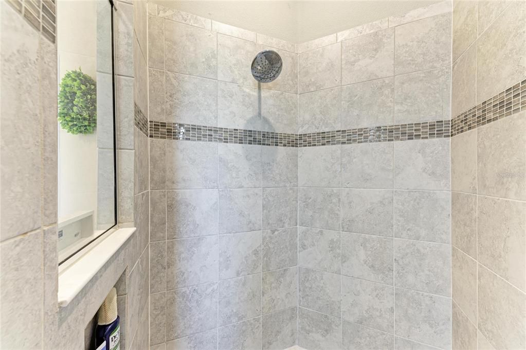 Activo con contrato: $699,000 (3 camas, 2 baños, 2395 Pies cuadrados)