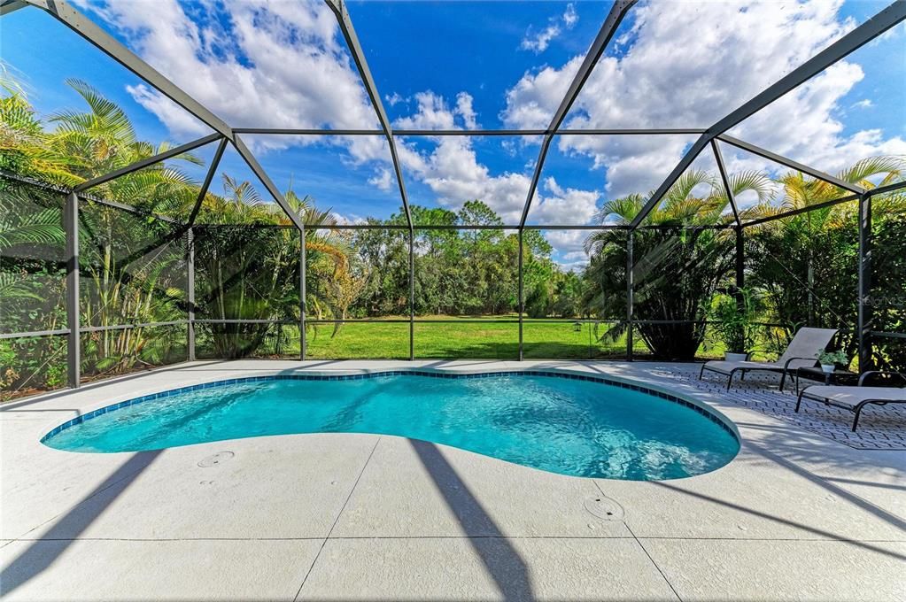 Activo con contrato: $699,000 (3 camas, 2 baños, 2395 Pies cuadrados)