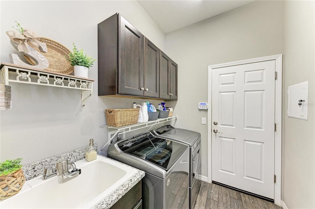 Activo con contrato: $699,000 (3 camas, 2 baños, 2395 Pies cuadrados)