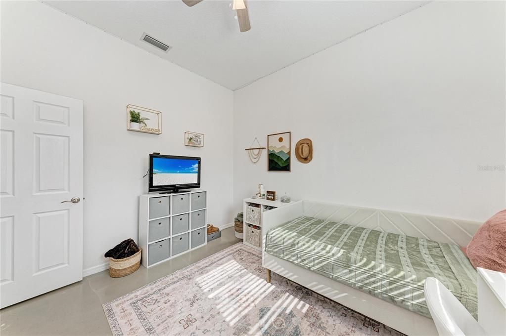 Activo con contrato: $699,000 (3 camas, 2 baños, 2395 Pies cuadrados)