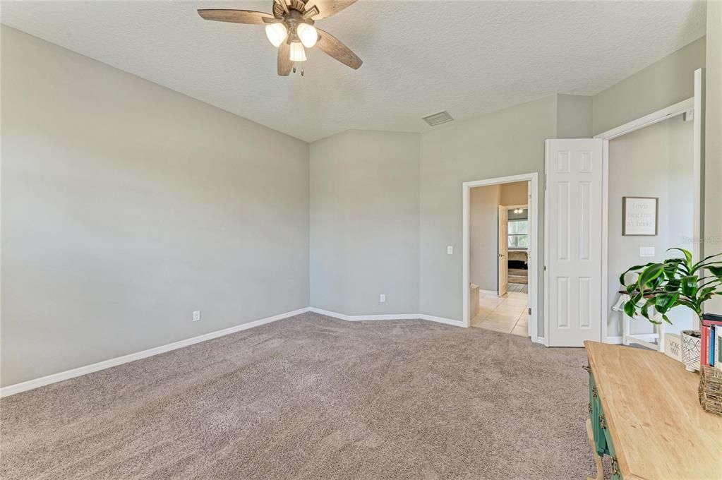 Activo con contrato: $699,000 (3 camas, 2 baños, 2395 Pies cuadrados)